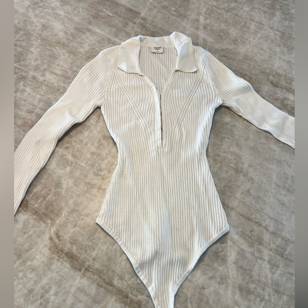 Abercrombie & Fitch Collared Rib Knit Bodysuit. Cream/off white. Size small.